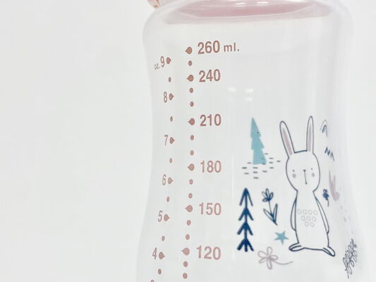 2026 Nuevo diseño Anti cólico BPA libre de PP Botella de bebé con silicona pezón 0-12 meses